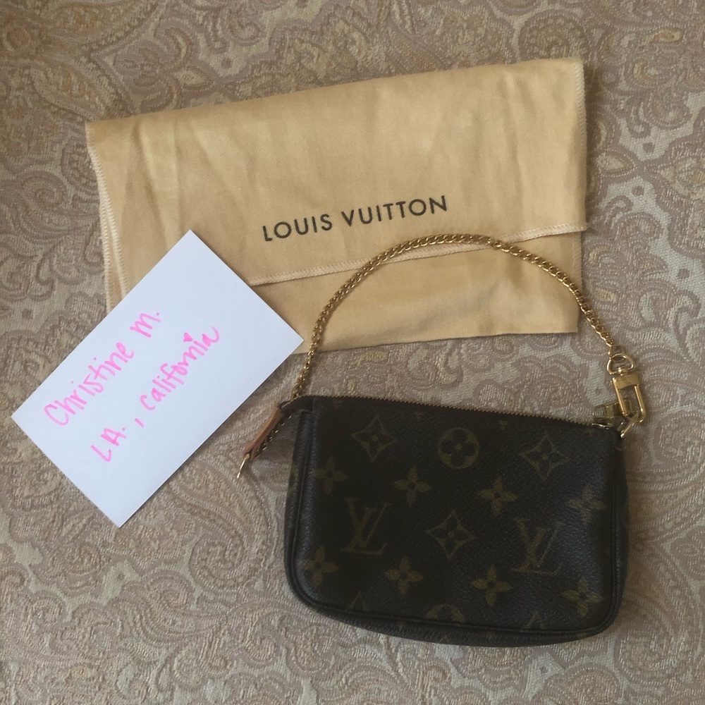 LOUIS VUITTON mini pochette